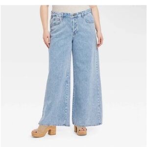 NWT Women's Mid-Rise Super Wide Leg Jeans - Universal Thread TM Light Wash 17